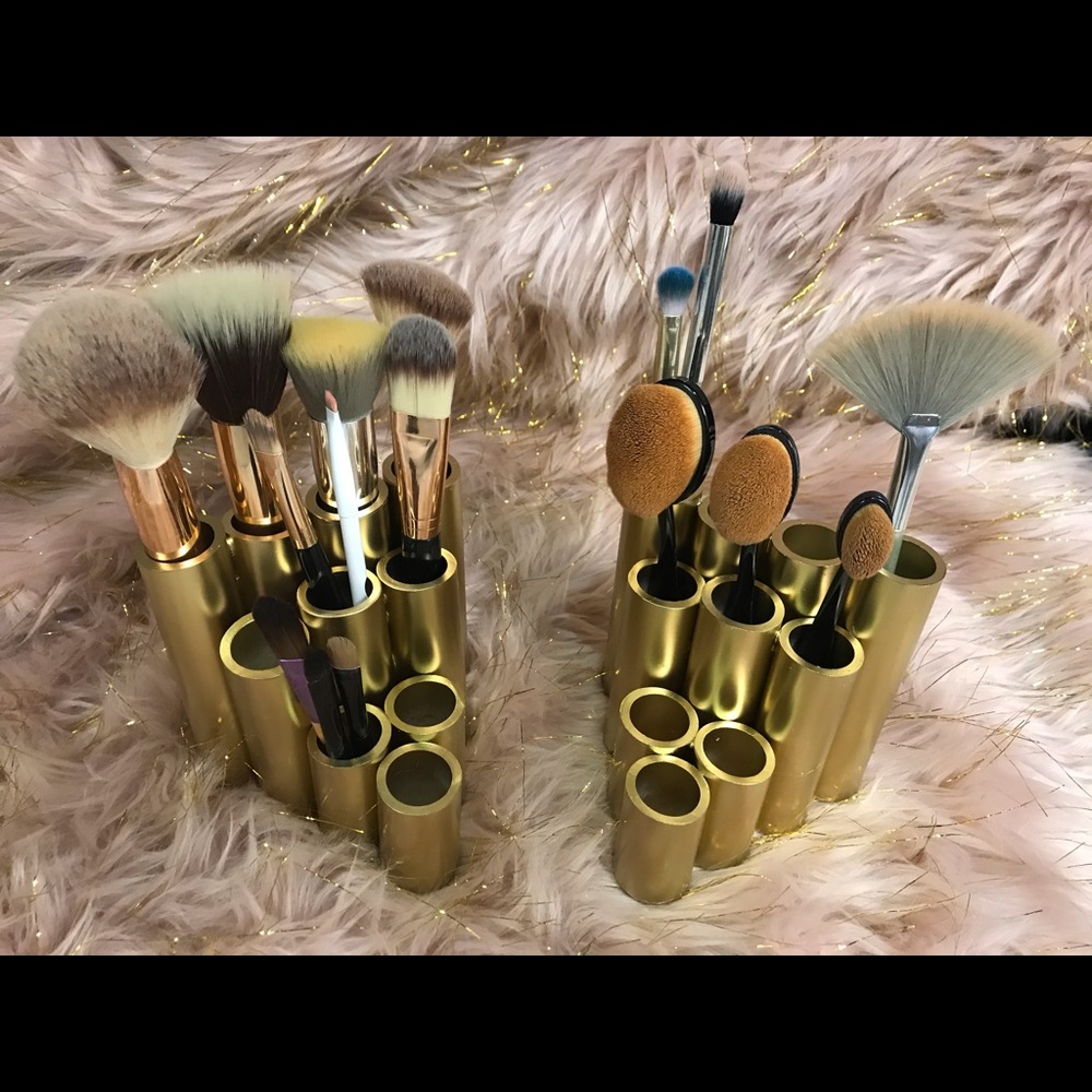 Makeup brushes holder